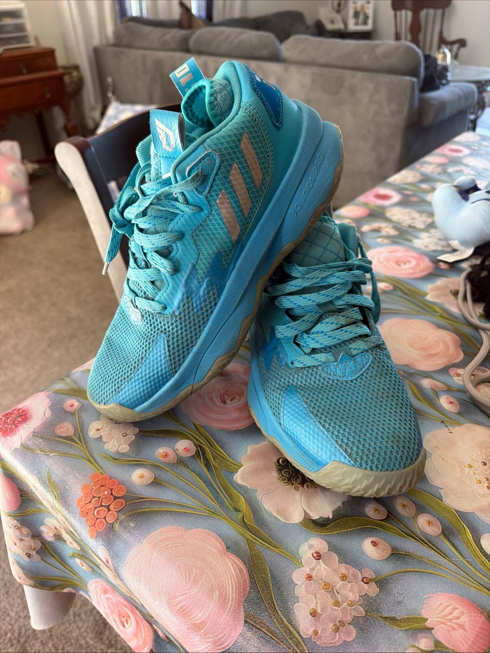 Adidas Dame 8 “Young Dolla” Size 9 Excellent Basketball Shoe